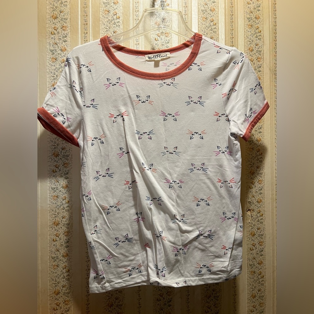 Women’s juniors tee. Cats. Medium